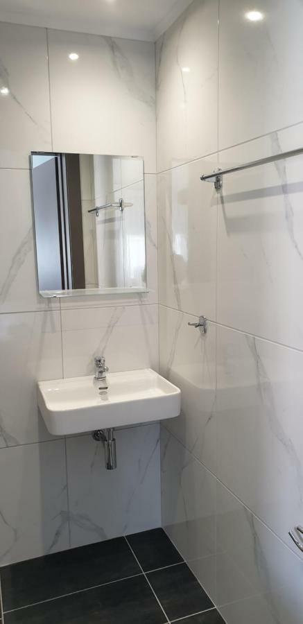 Chriselia 2 Apartment Nea Roda Luaran gambar